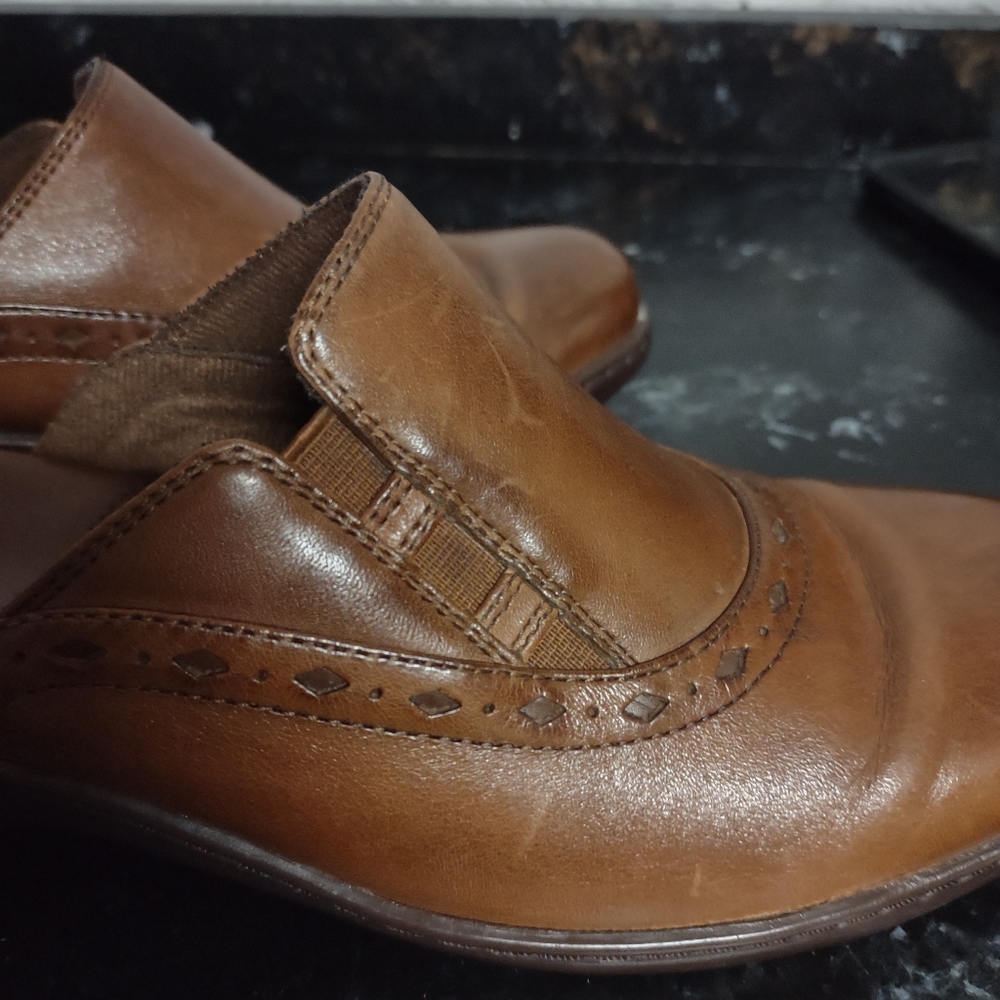 Clarks Women's Brown Leather 2 Inch Heeled Clogs Size 8M - Picture 8 of 11
